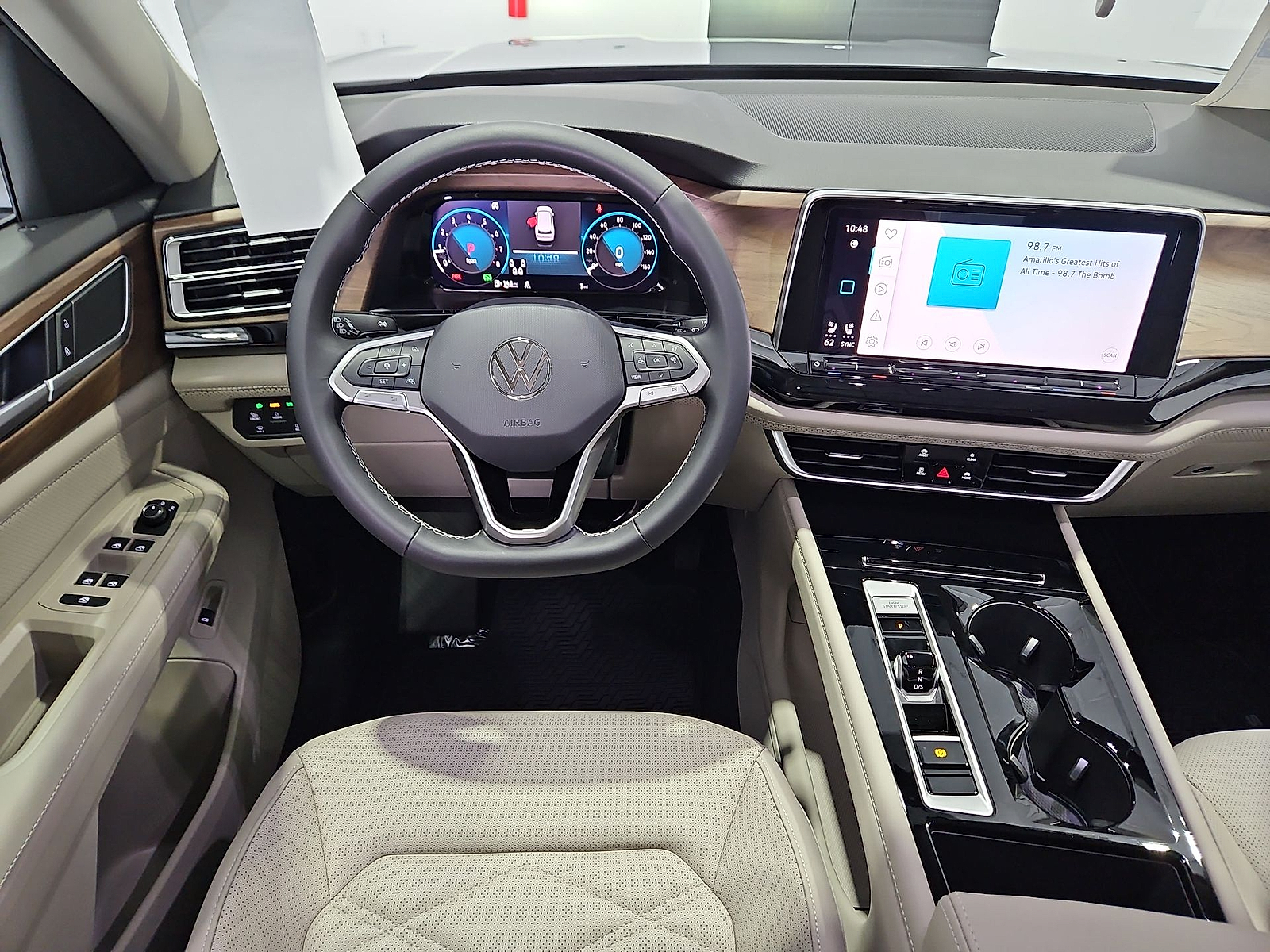 2026 Volkswagen Atlas photo 14 of 22