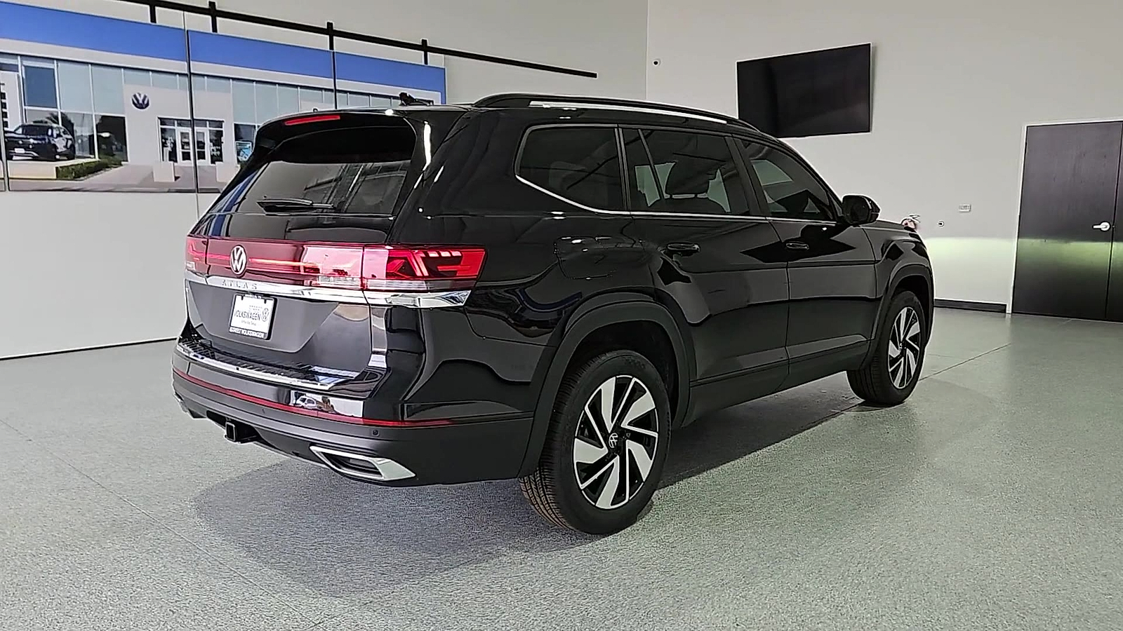 2026 Volkswagen Atlas photo 8 of 22