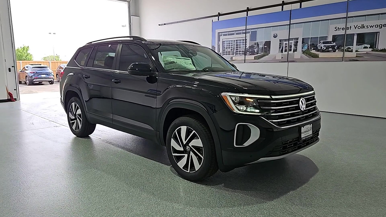 2026 Volkswagen Atlas photo 2 of 22