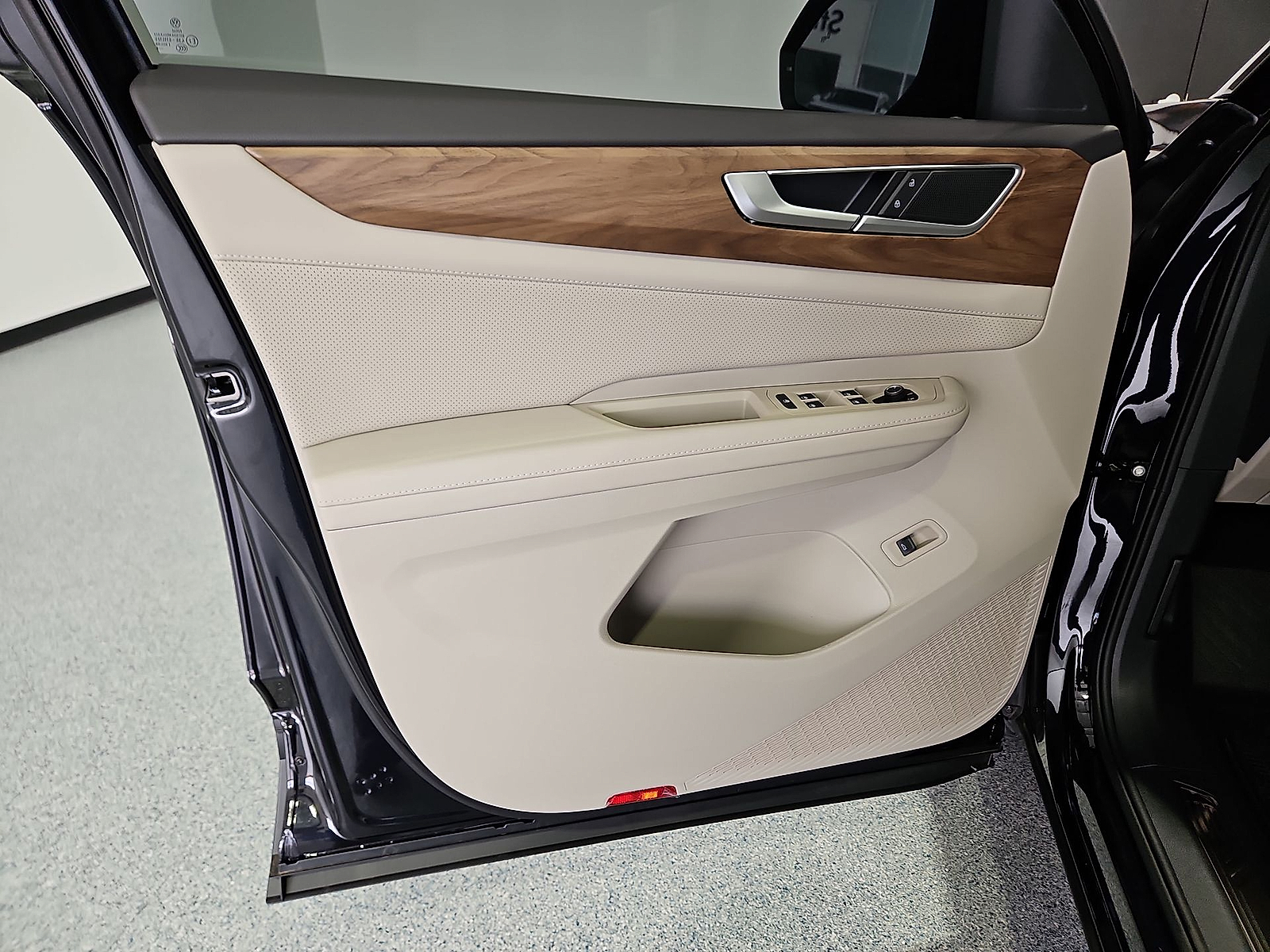 2026 Volkswagen Atlas photo 15 of 22