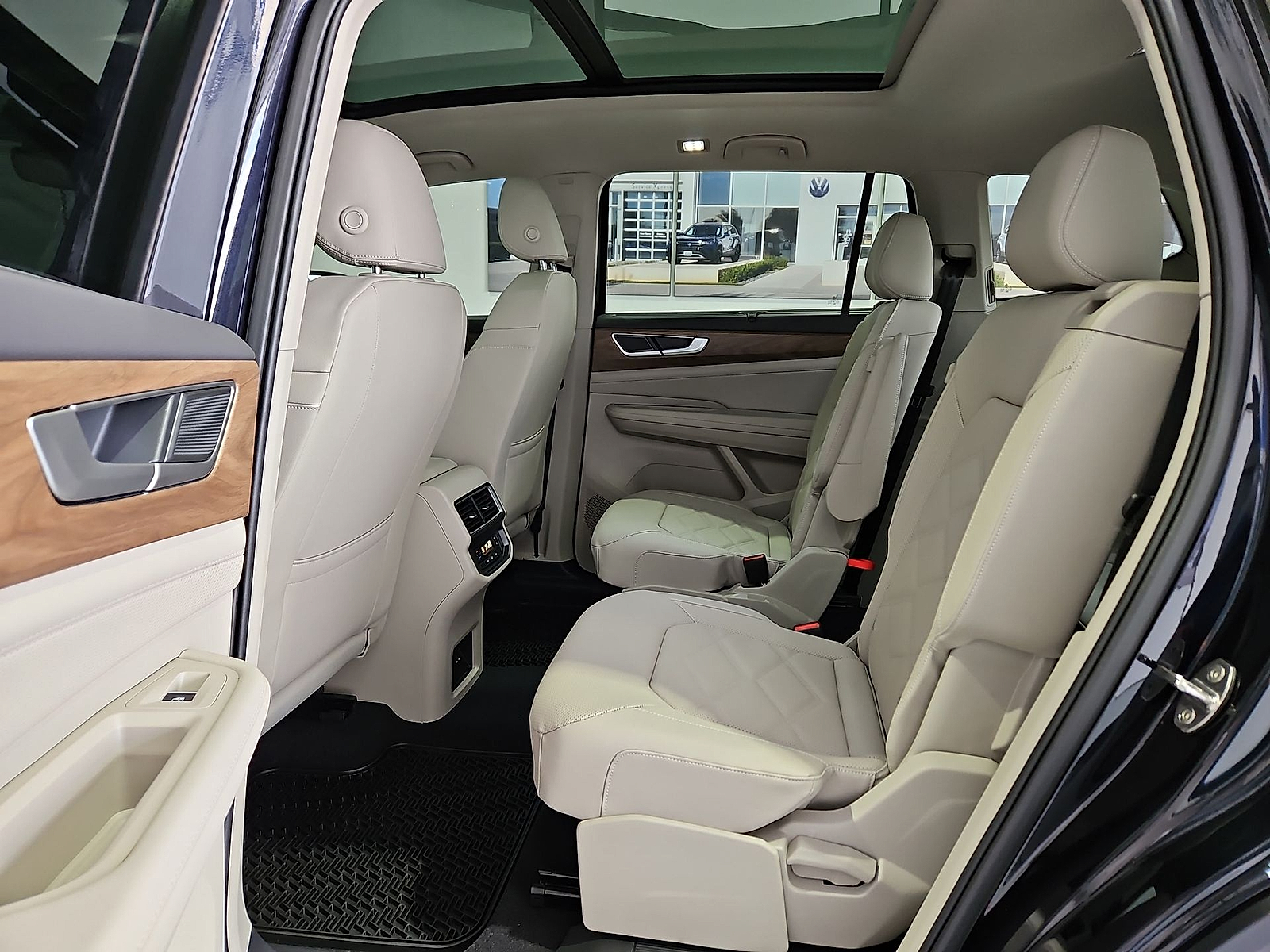 2026 Volkswagen Atlas photo 13 of 22