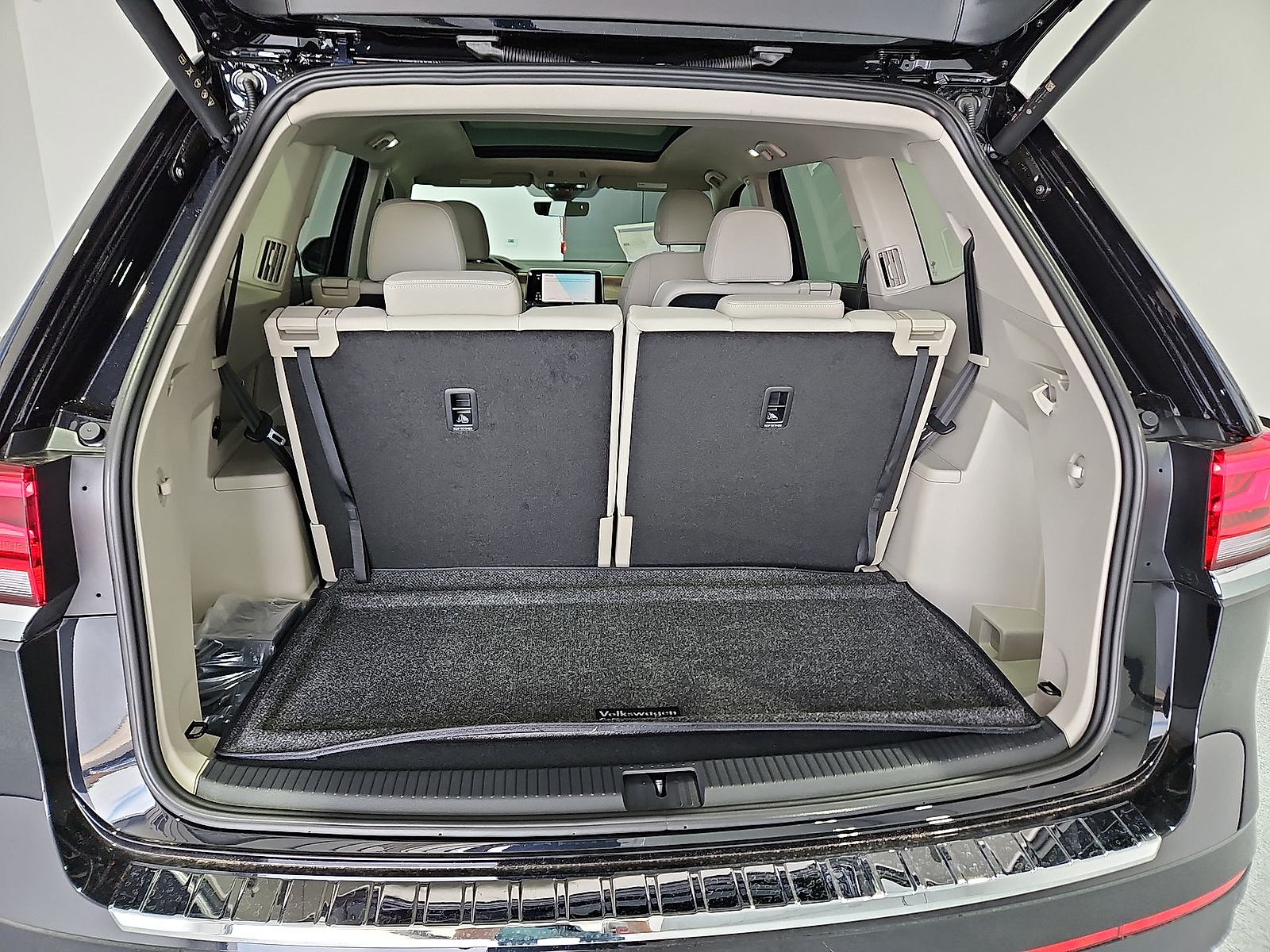 2026 Volkswagen Atlas photo 12 of 22