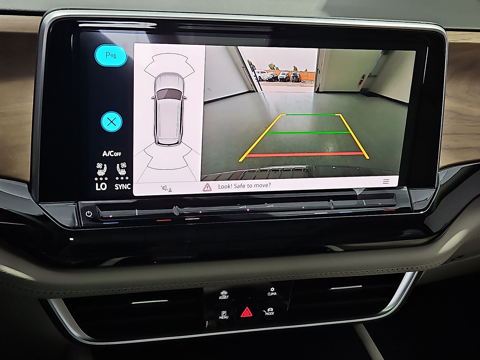 2026 Volkswagen Atlas photo 18 of 22
