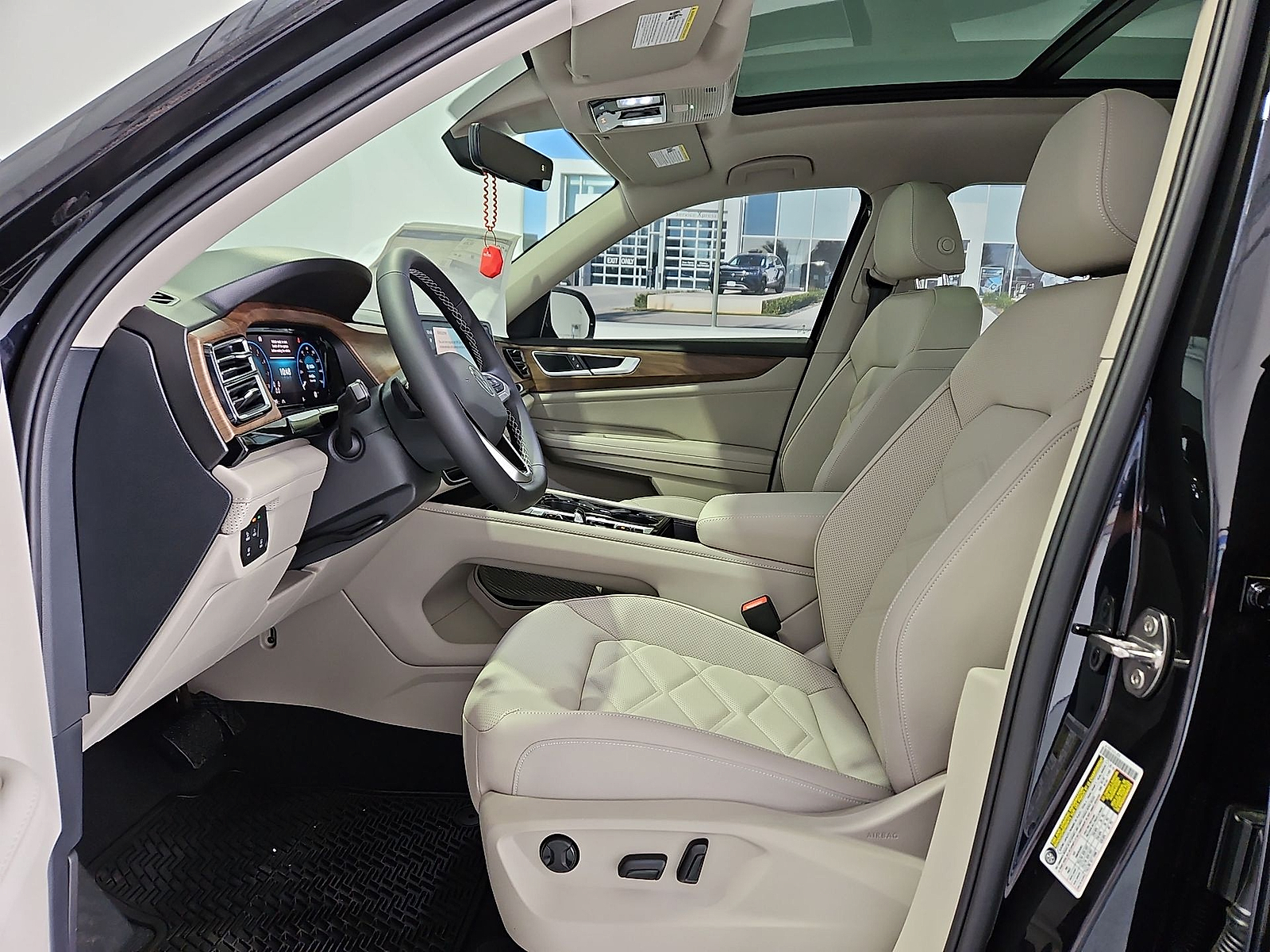 2026 Volkswagen Atlas photo 16 of 22