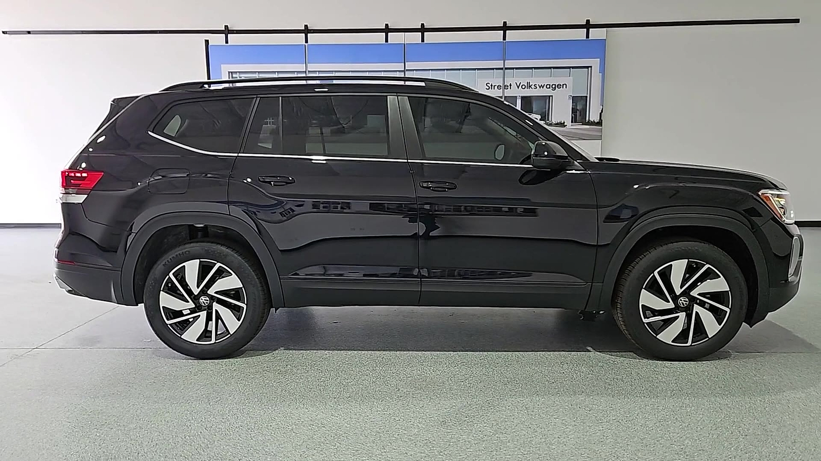 2026 Volkswagen Atlas photo 9 of 22