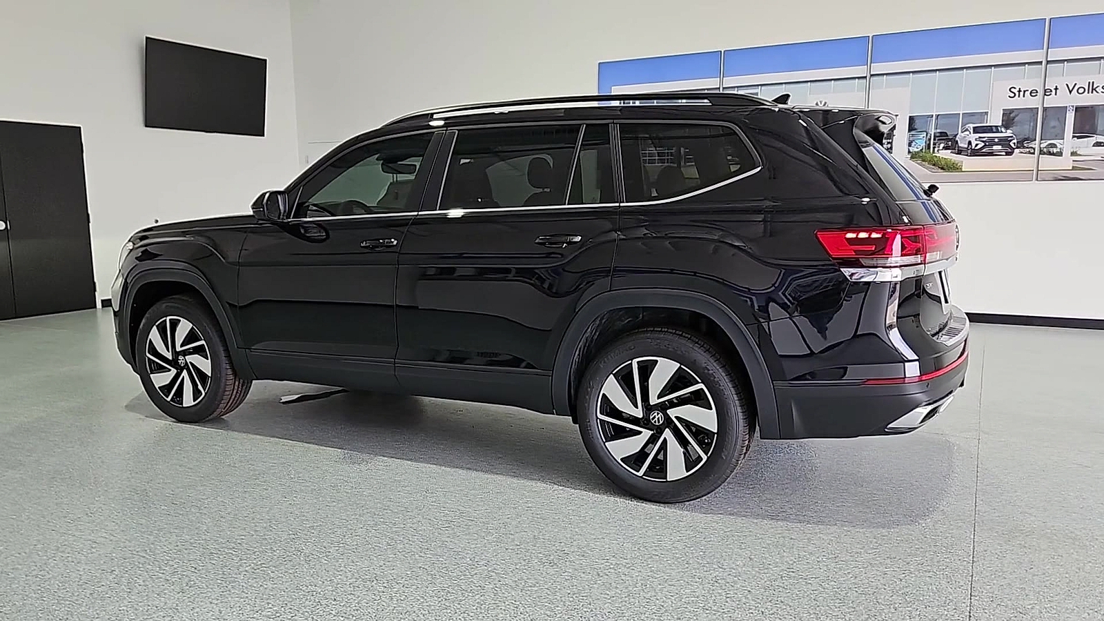 2026 Volkswagen Atlas photo 6 of 22