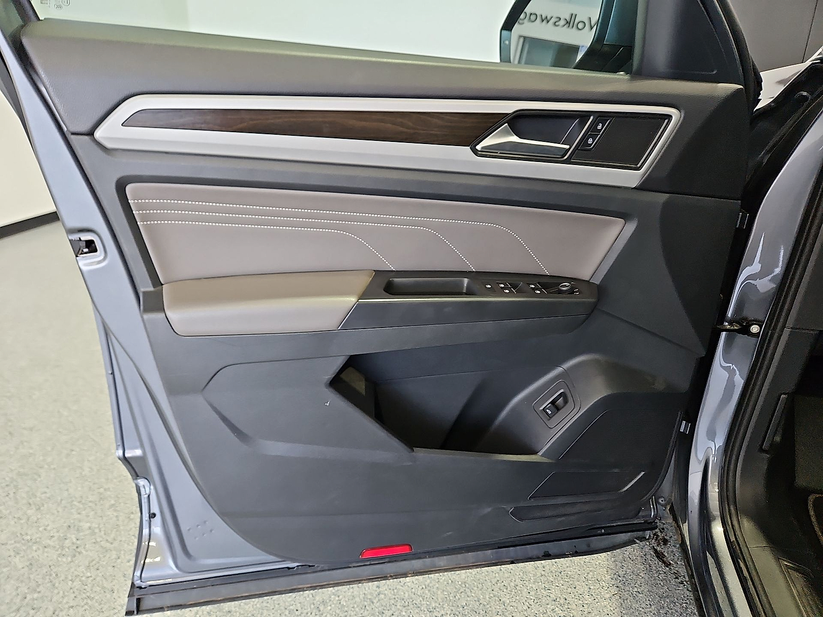 2023 Volkswagen Atlas 2.0T SE w/Technology Platinum Gray Metallic at Street VW of Amarillo