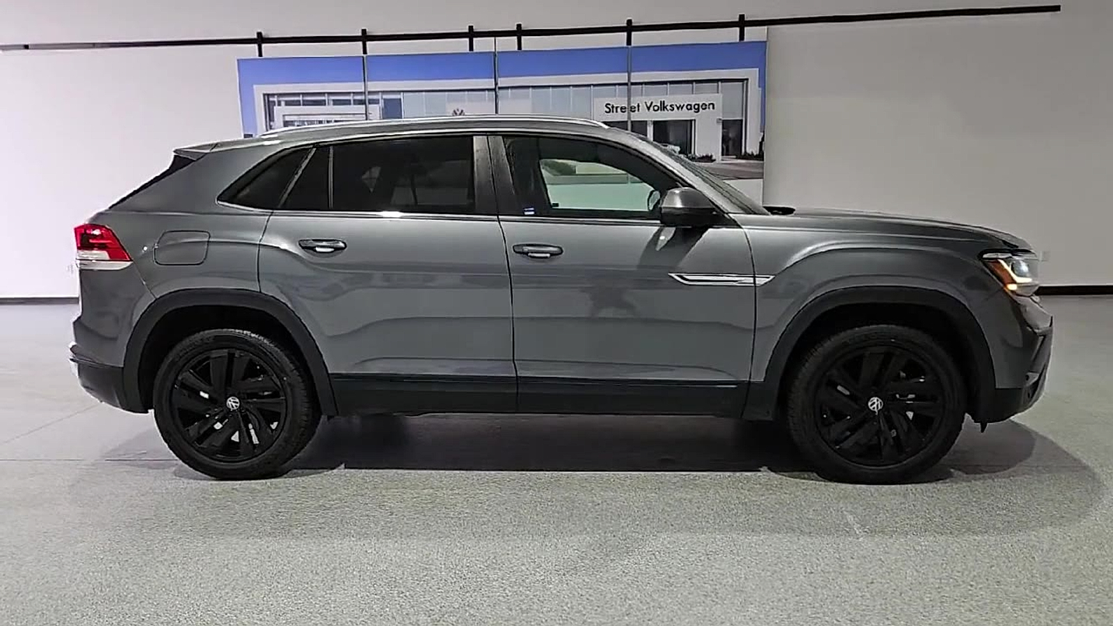 2023 Volkswagen Atlas Cross Sport 3.6L V6 SE w/Technology - 8