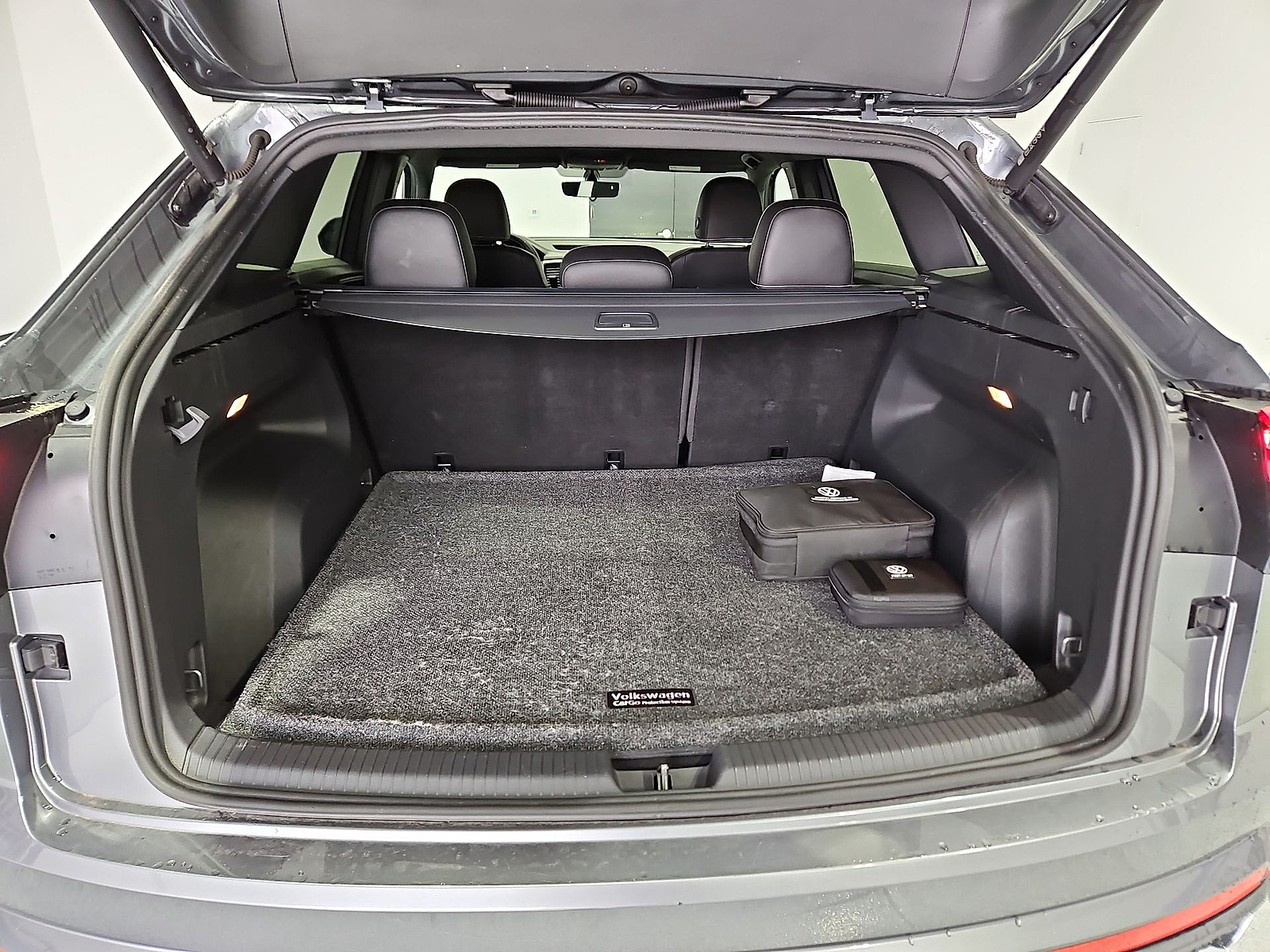 2023 Volkswagen Atlas Cross Sport 3.6L V6 SE w/Technology - 11