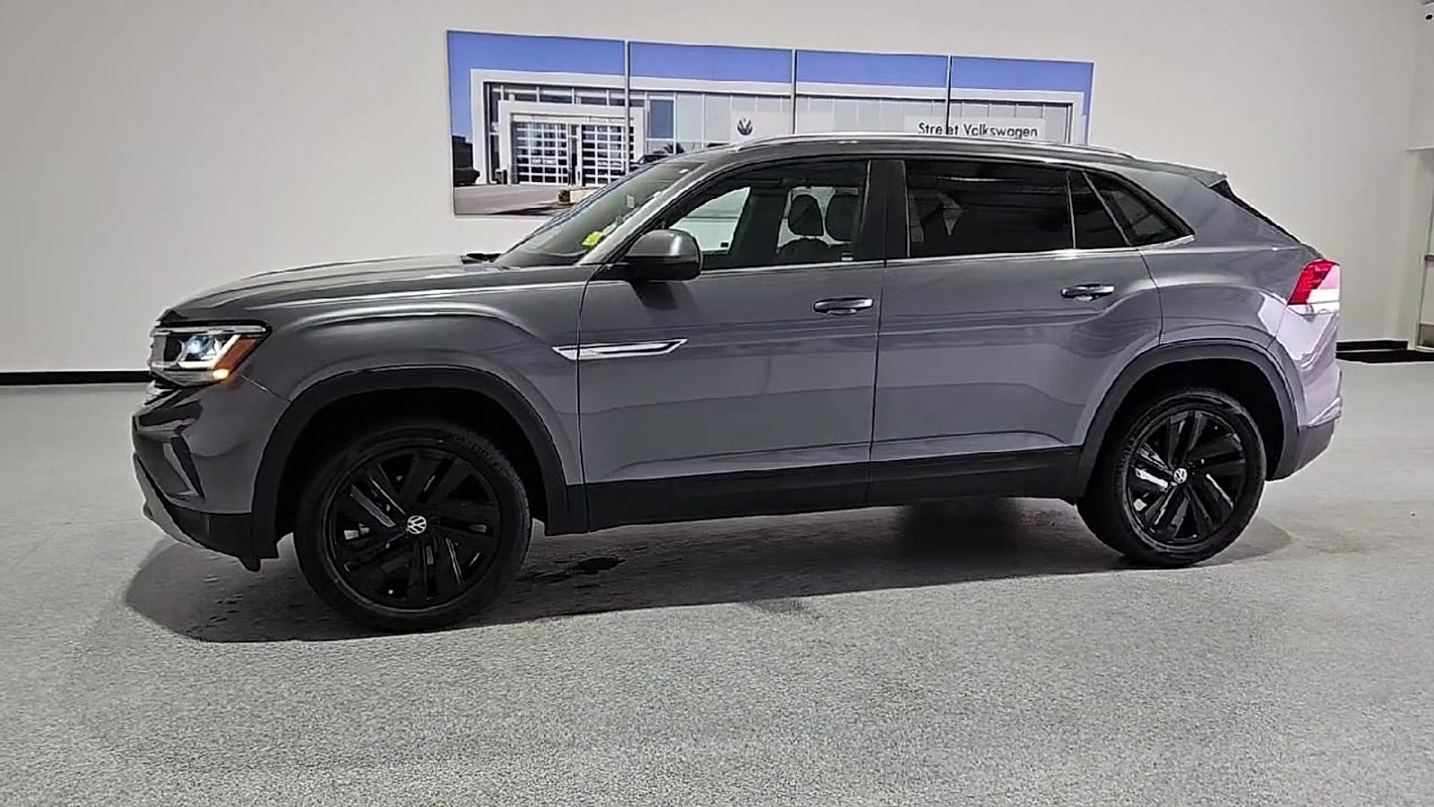 2023 Volkswagen Atlas Cross Sport 3.6L V6 SE w/Technology - 4