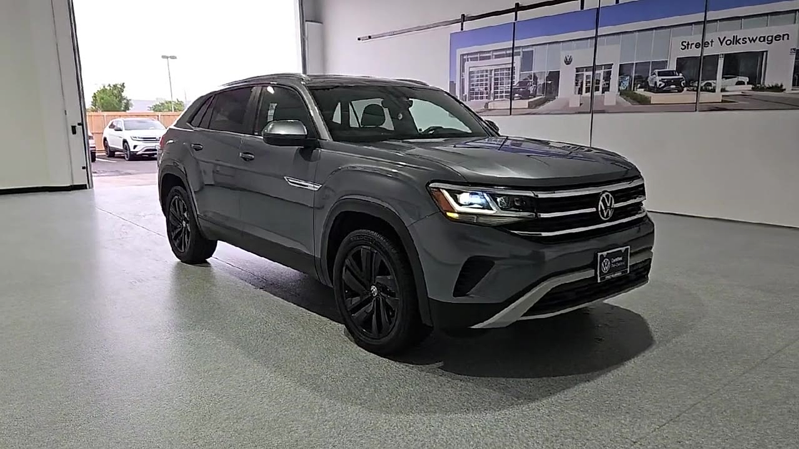 2023 Volkswagen Atlas Cross Sport 3.6L V6 SE w/Technology - 1