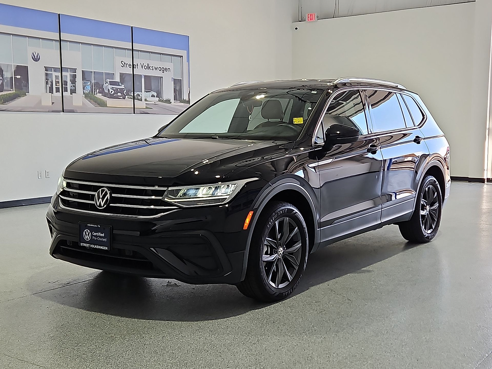 2023 Volkswagen Tiguan 2.0T SE - 3