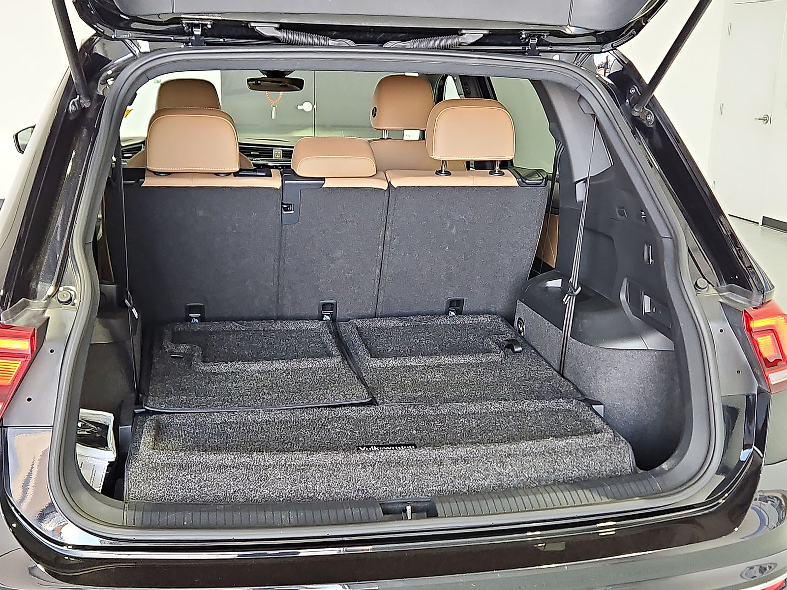 2023 Volkswagen Tiguan 2.0T SE - 11