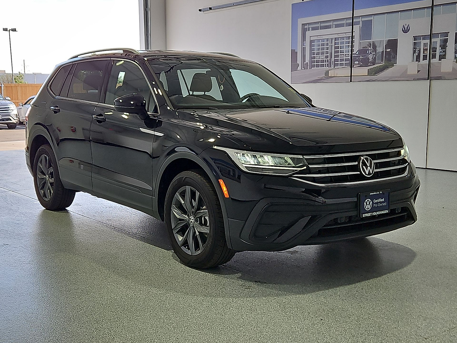 2023 Volkswagen Tiguan 2.0T SE - 1