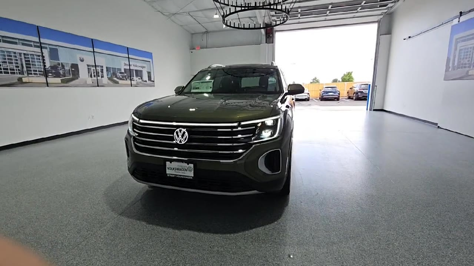 2026 Volkswagen Atlas photo 3 of 22