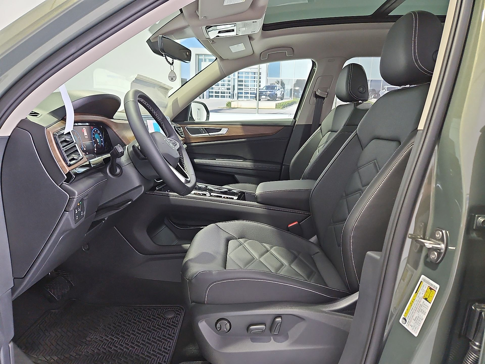 2026 Volkswagen Atlas photo 16 of 22