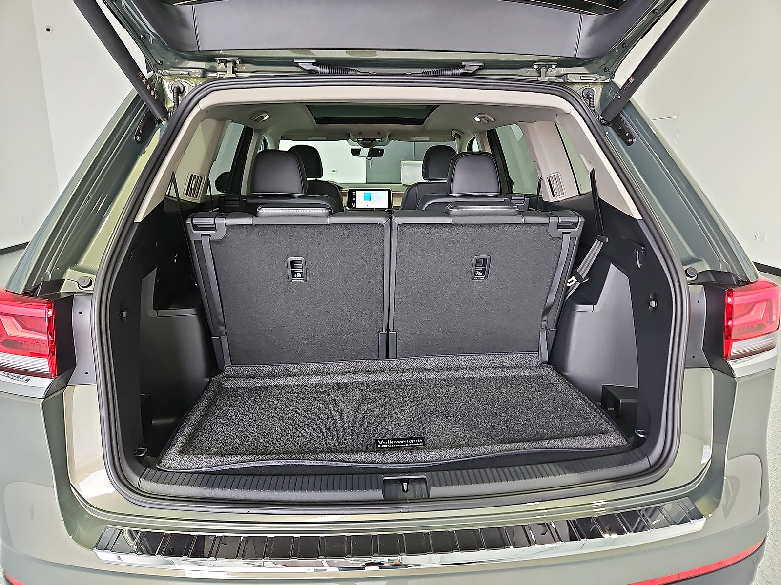 2026 Volkswagen Atlas photo 12 of 22