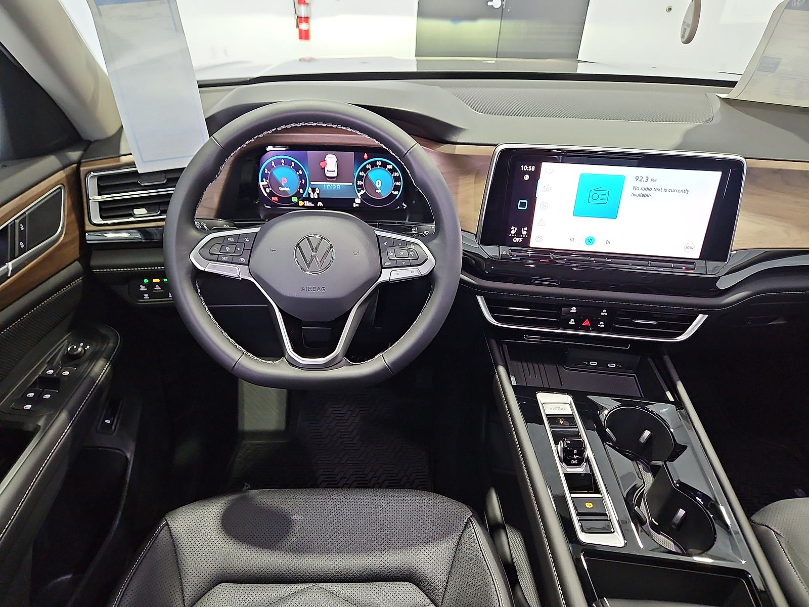 2026 Volkswagen Atlas photo 14 of 22