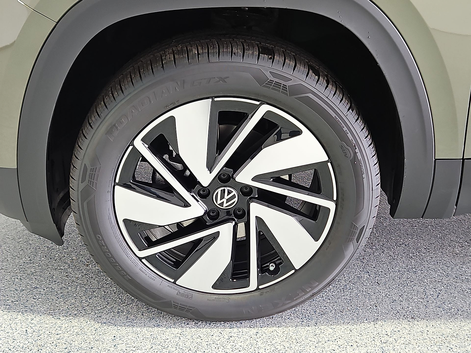2026 Volkswagen Atlas photo 11 of 22
