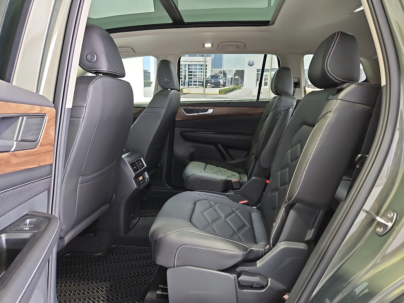 2026 Volkswagen Atlas photo 13 of 22