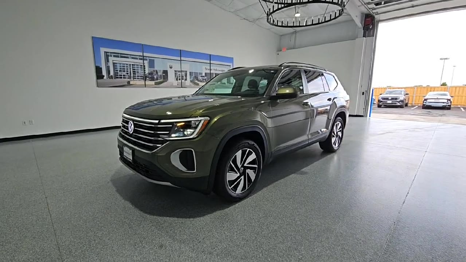 2026 Volkswagen Atlas photo 4 of 22