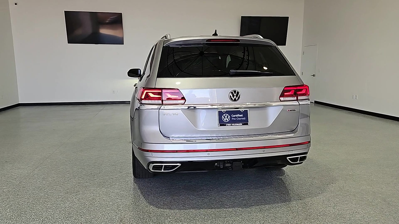 2022 Volkswagen Atlas 3.6L V6 SEL R-Line Pyrite Silver Metallic at Bobby Duby Motors