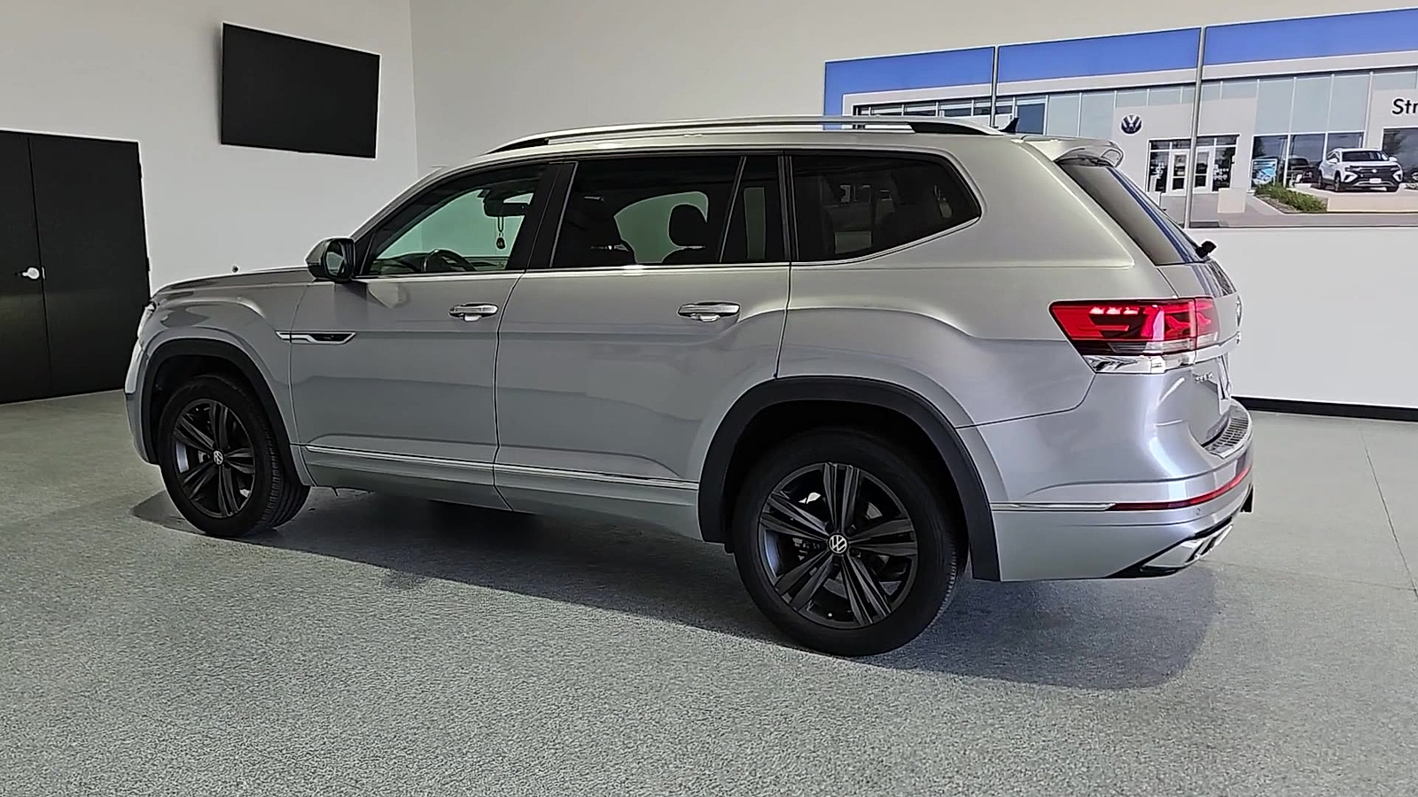 2022 Volkswagen Atlas 3.6L V6 SEL R-Line Pyrite Silver Metallic at Bobby Duby Motors
