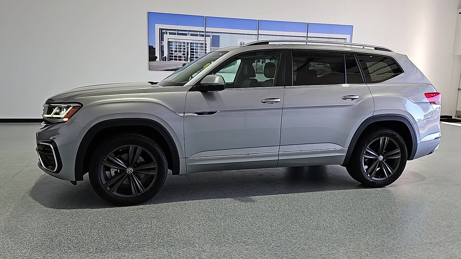 2022 Volkswagen Atlas 3.6L V6 SEL R-Line Pyrite Silver Metallic at Bobby Duby Motors