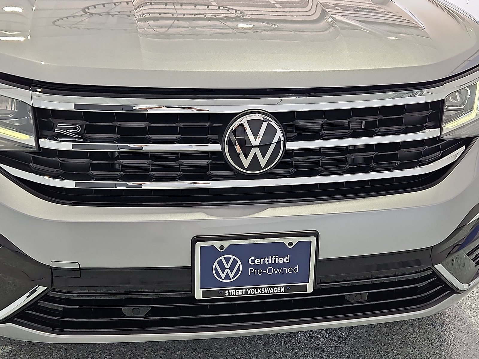 2022 Volkswagen Atlas 3.6L V6 SEL R-Line Pyrite Silver Metallic at Bobby Duby Motors