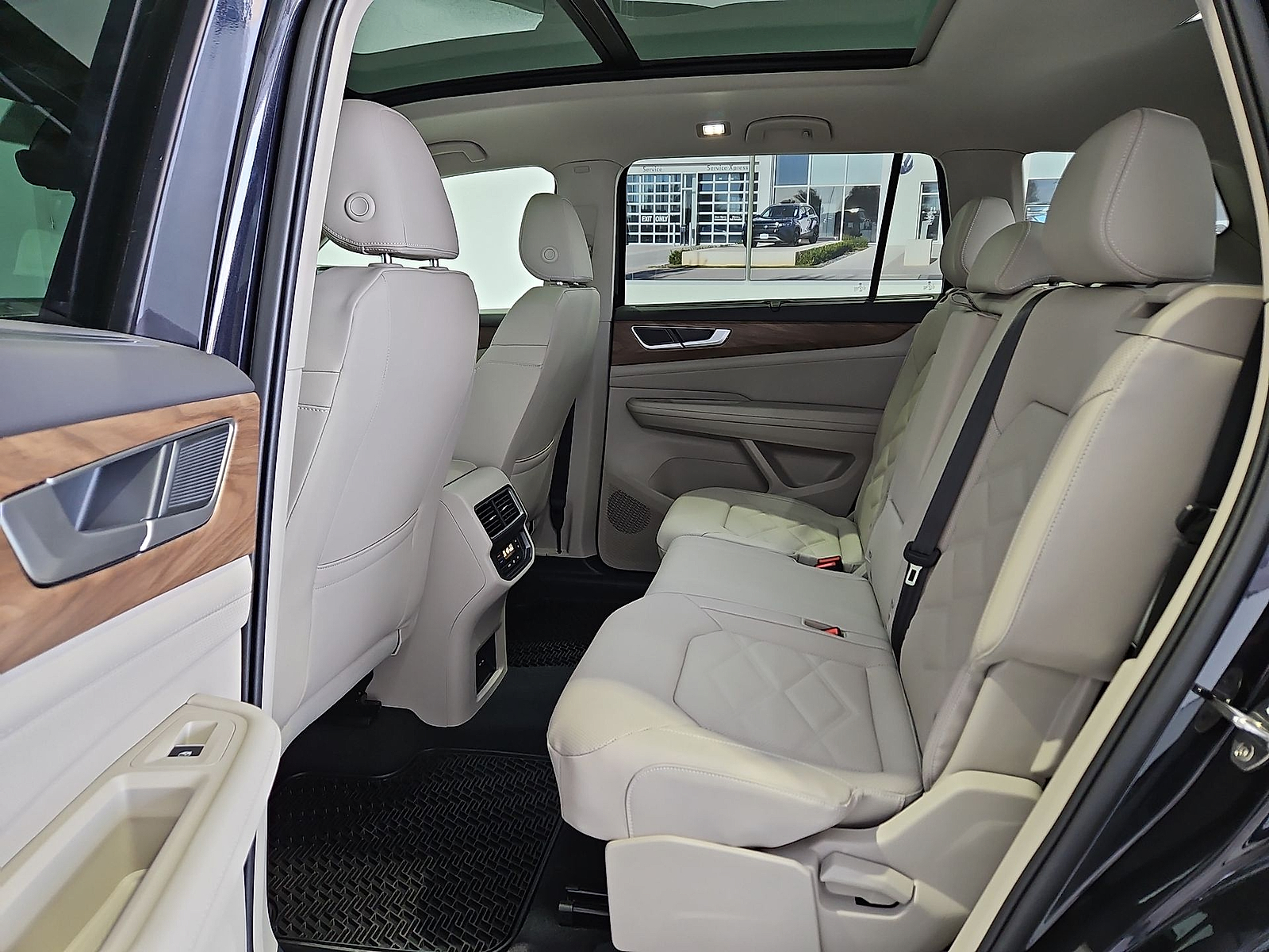 2026 Volkswagen Atlas photo 13 of 22