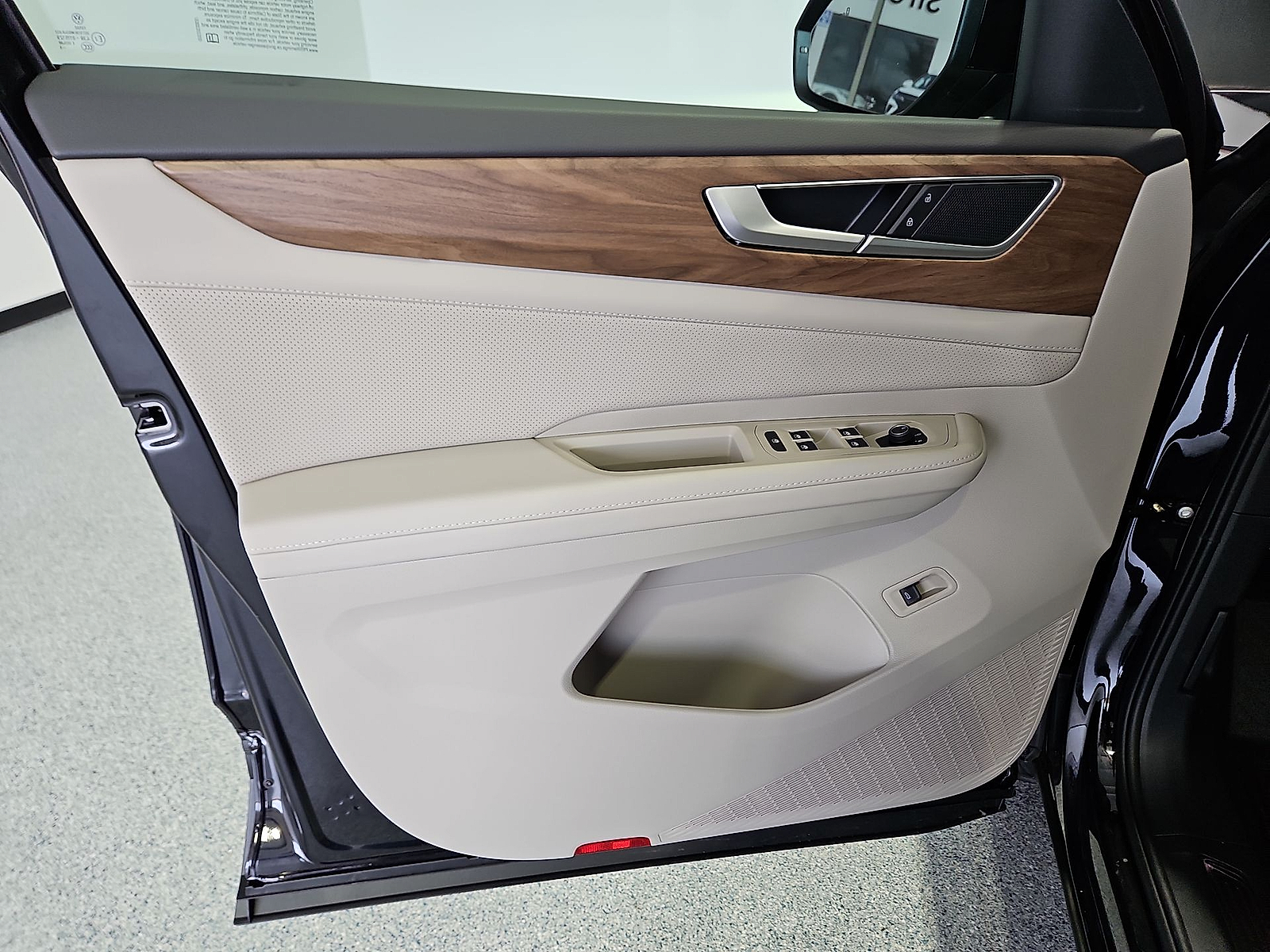 2026 Volkswagen Atlas photo 15 of 22