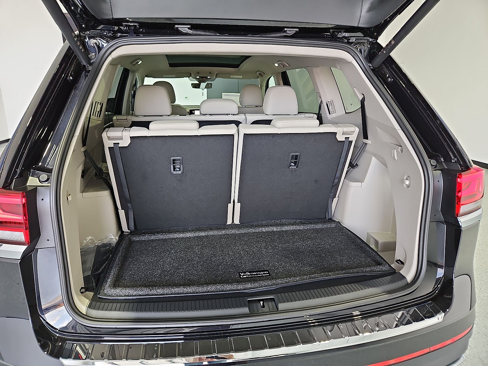 2026 Volkswagen Atlas photo 12 of 22