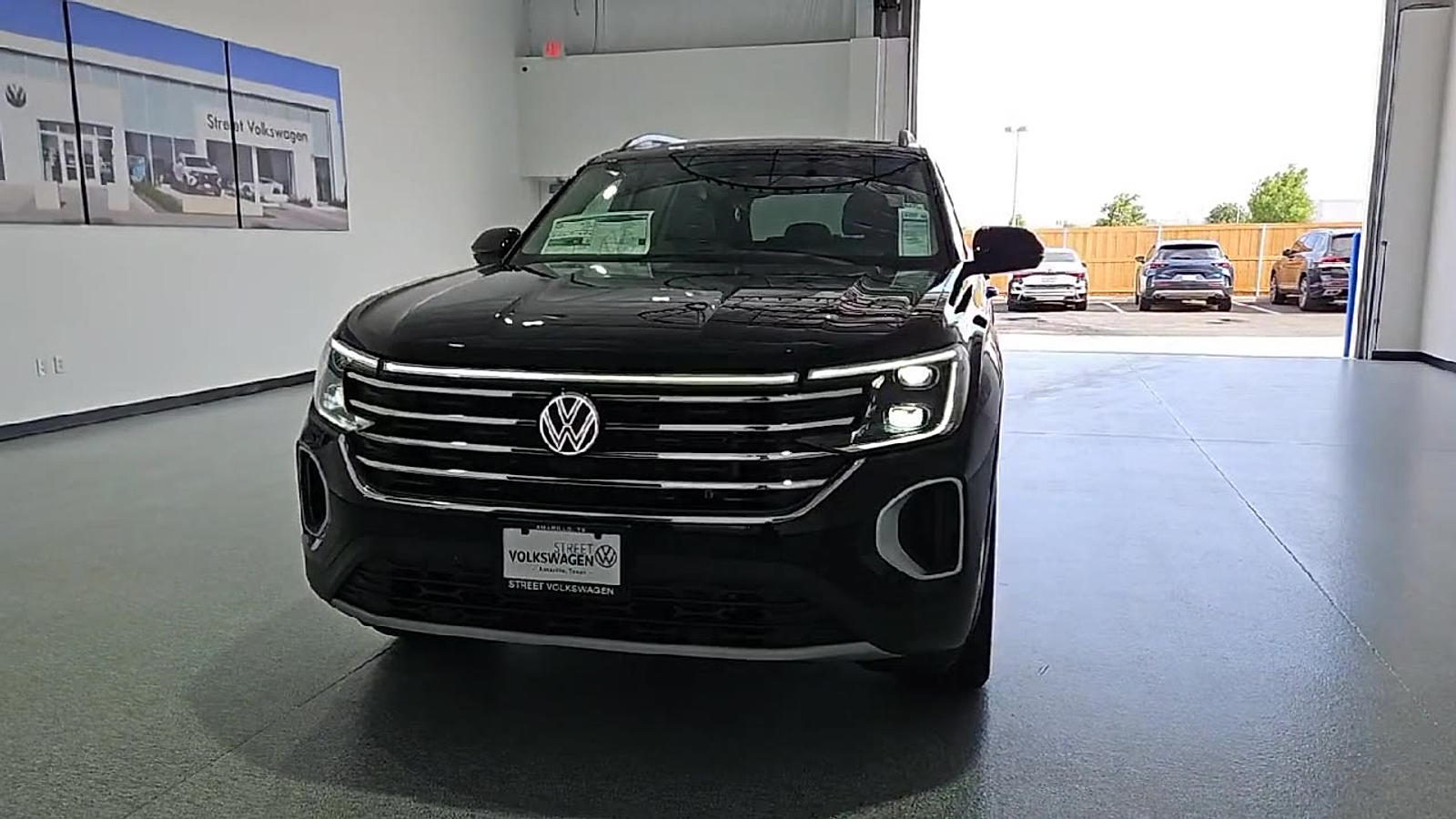 2026 Volkswagen Atlas photo 3 of 22