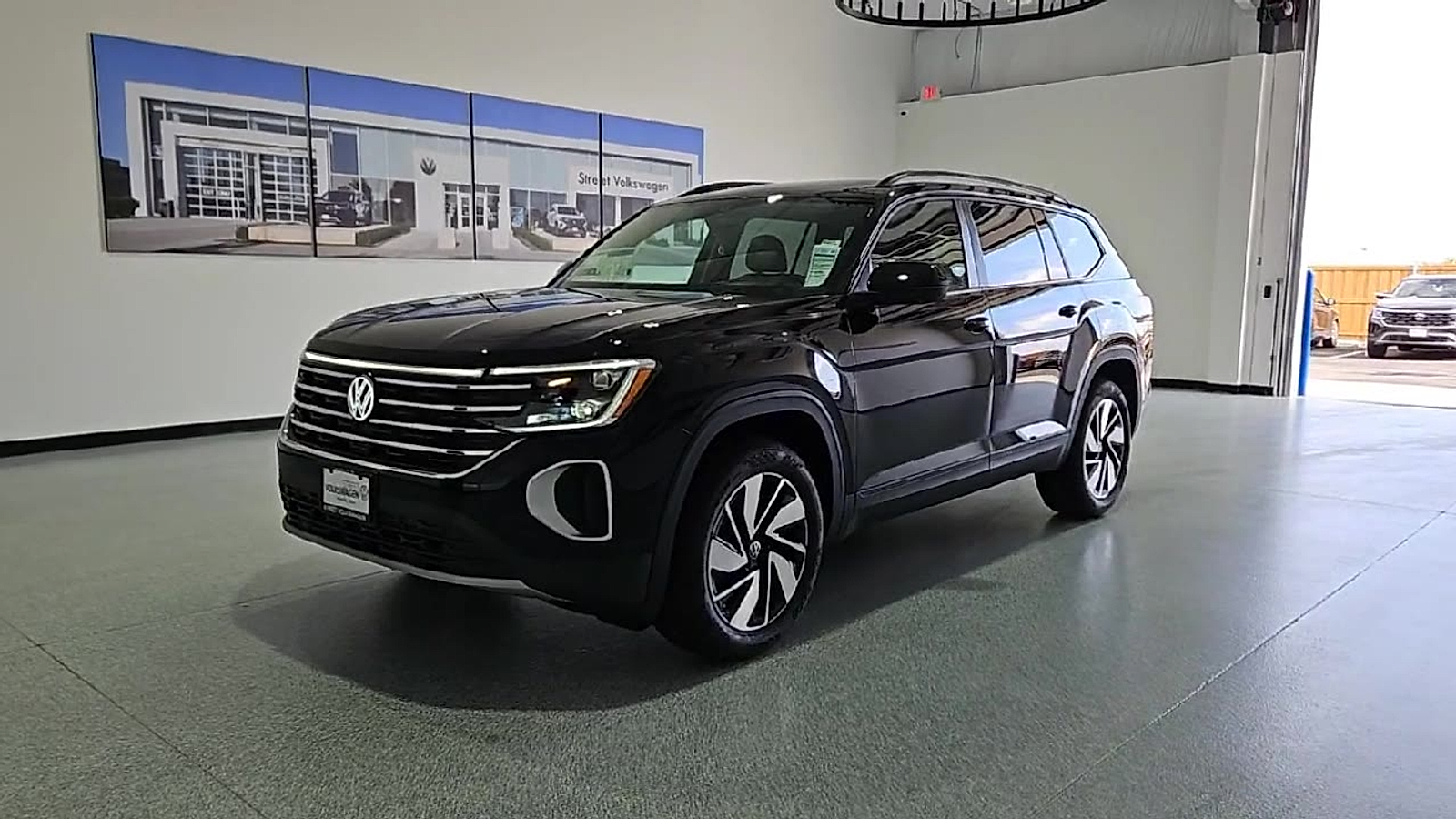 2026 Volkswagen Atlas photo 4 of 22