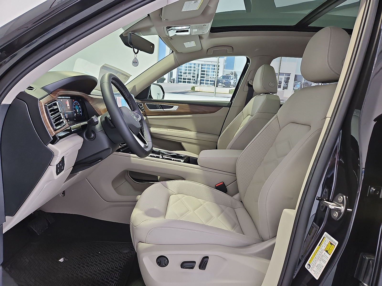 2026 Volkswagen Atlas photo 16 of 22
