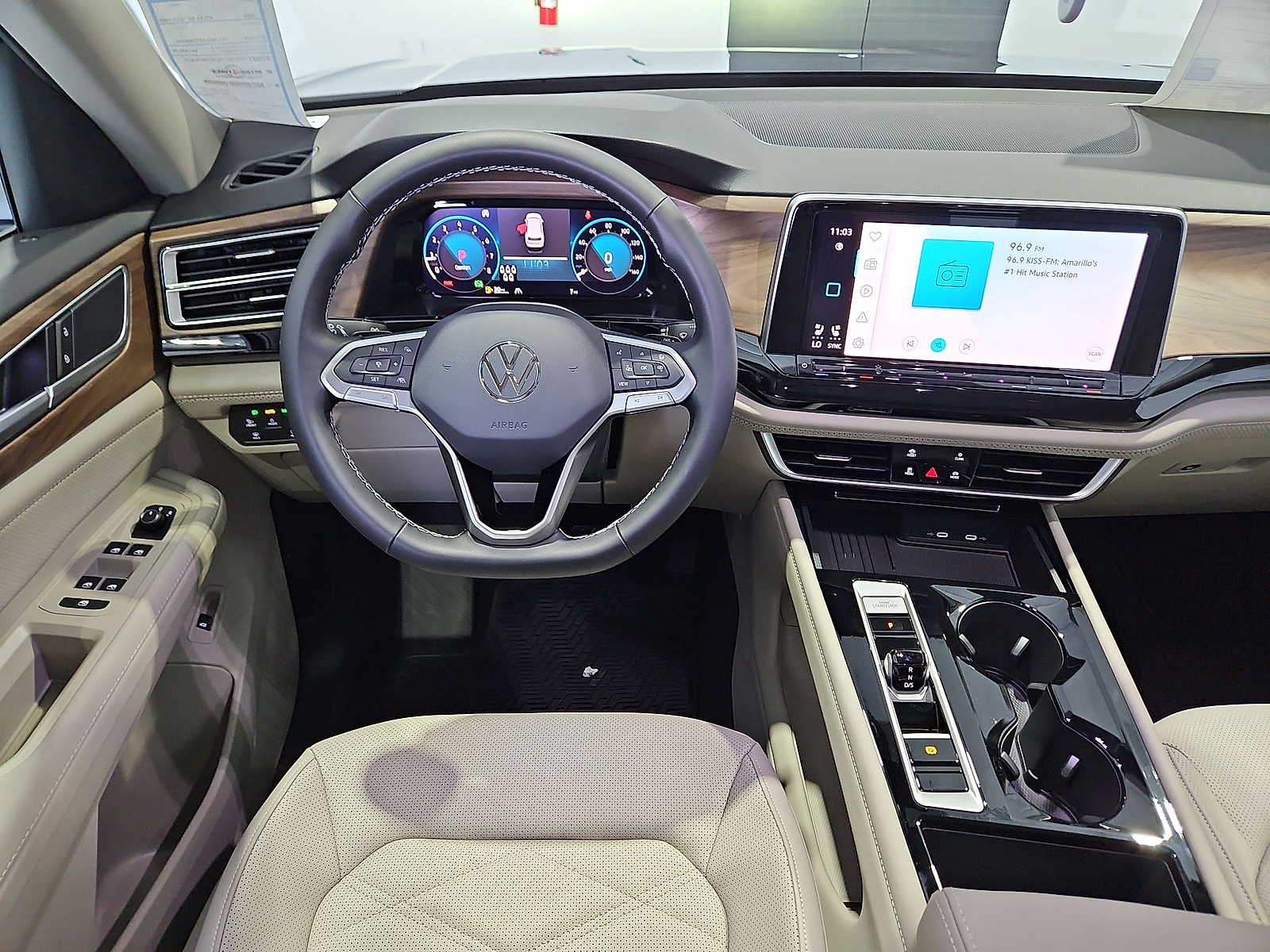 2026 Volkswagen Atlas photo 14 of 22