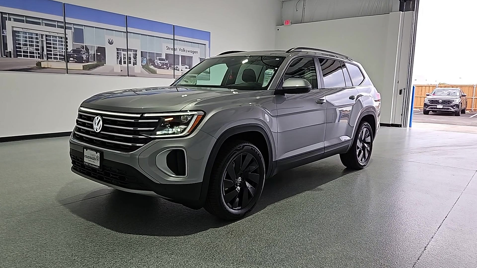 2026 Volkswagen Atlas photo 4 of 22