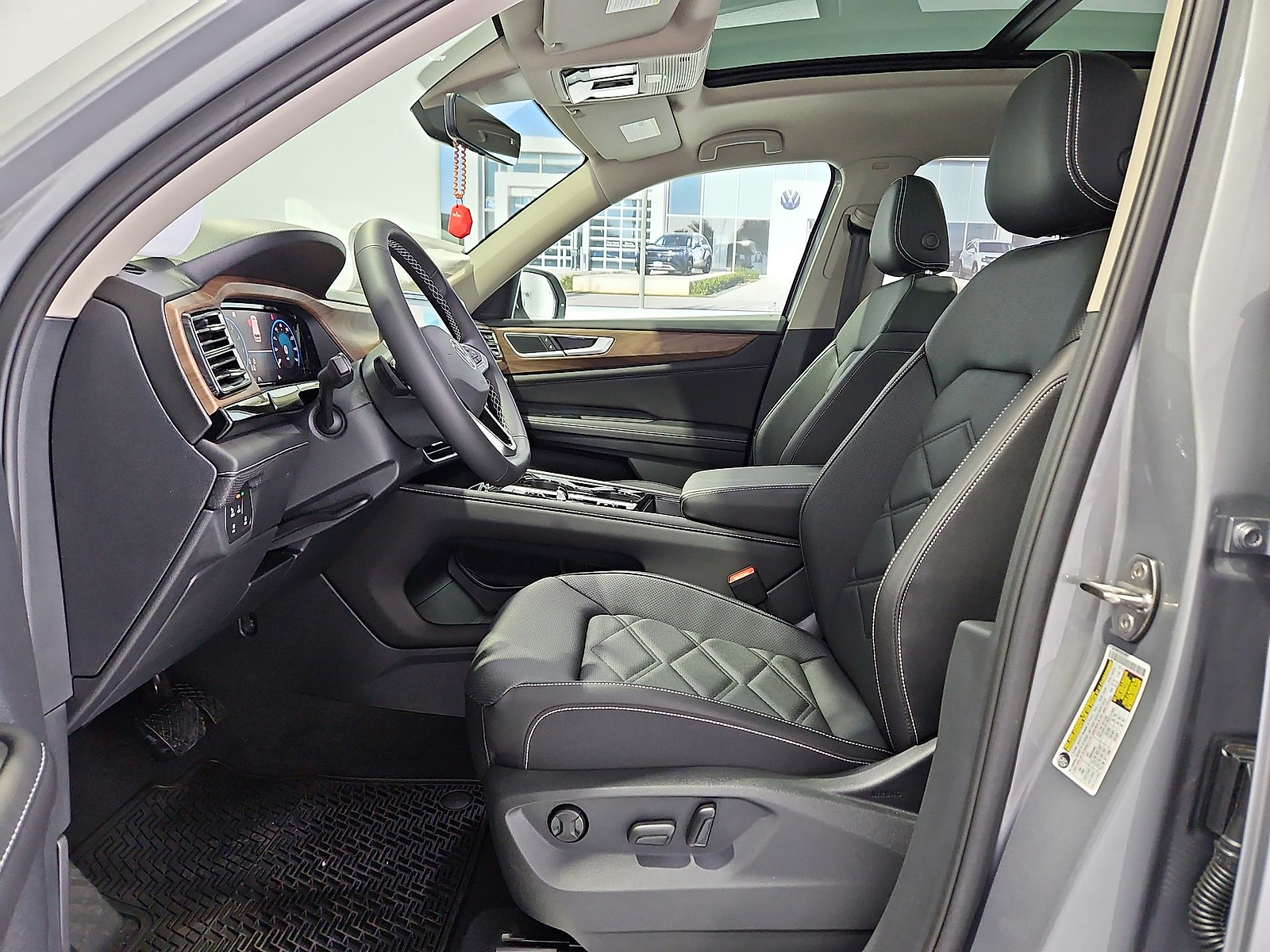 2026 Volkswagen Atlas photo 16 of 22