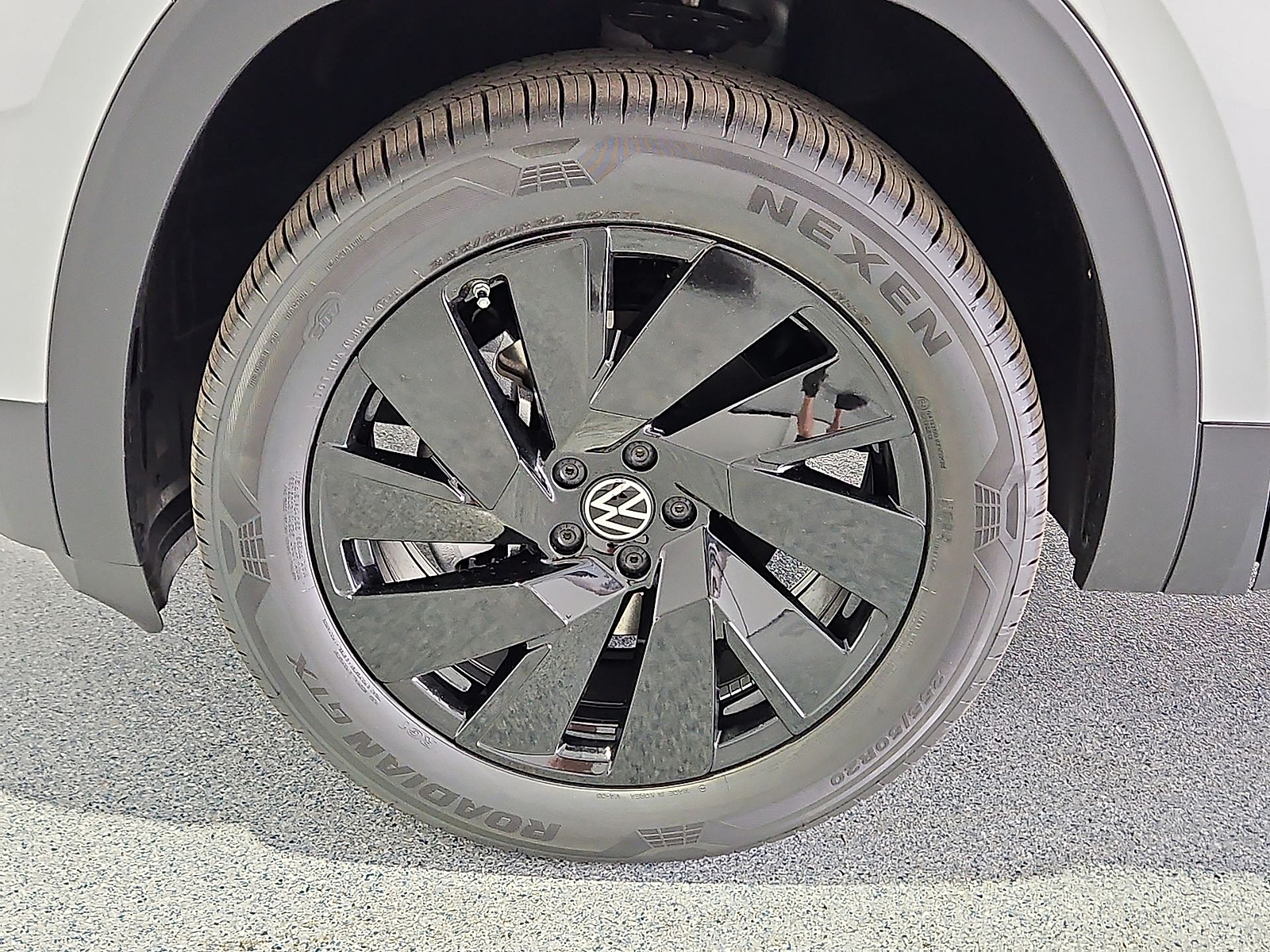 2026 Volkswagen Atlas photo 11 of 22