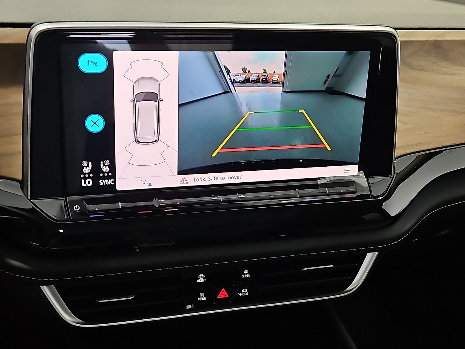 2026 Volkswagen Atlas photo 18 of 22
