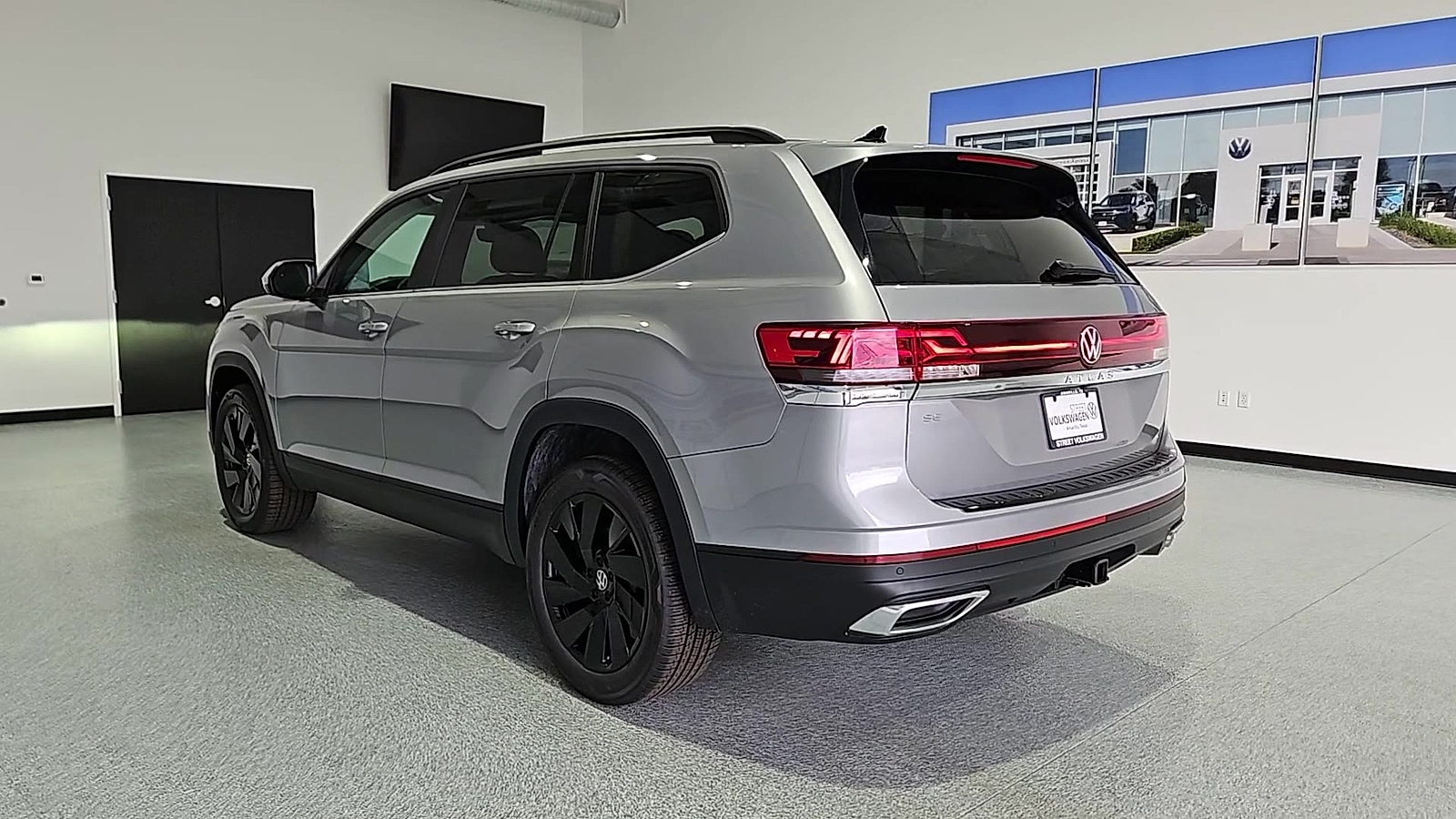 2026 Volkswagen Atlas photo 6 of 22