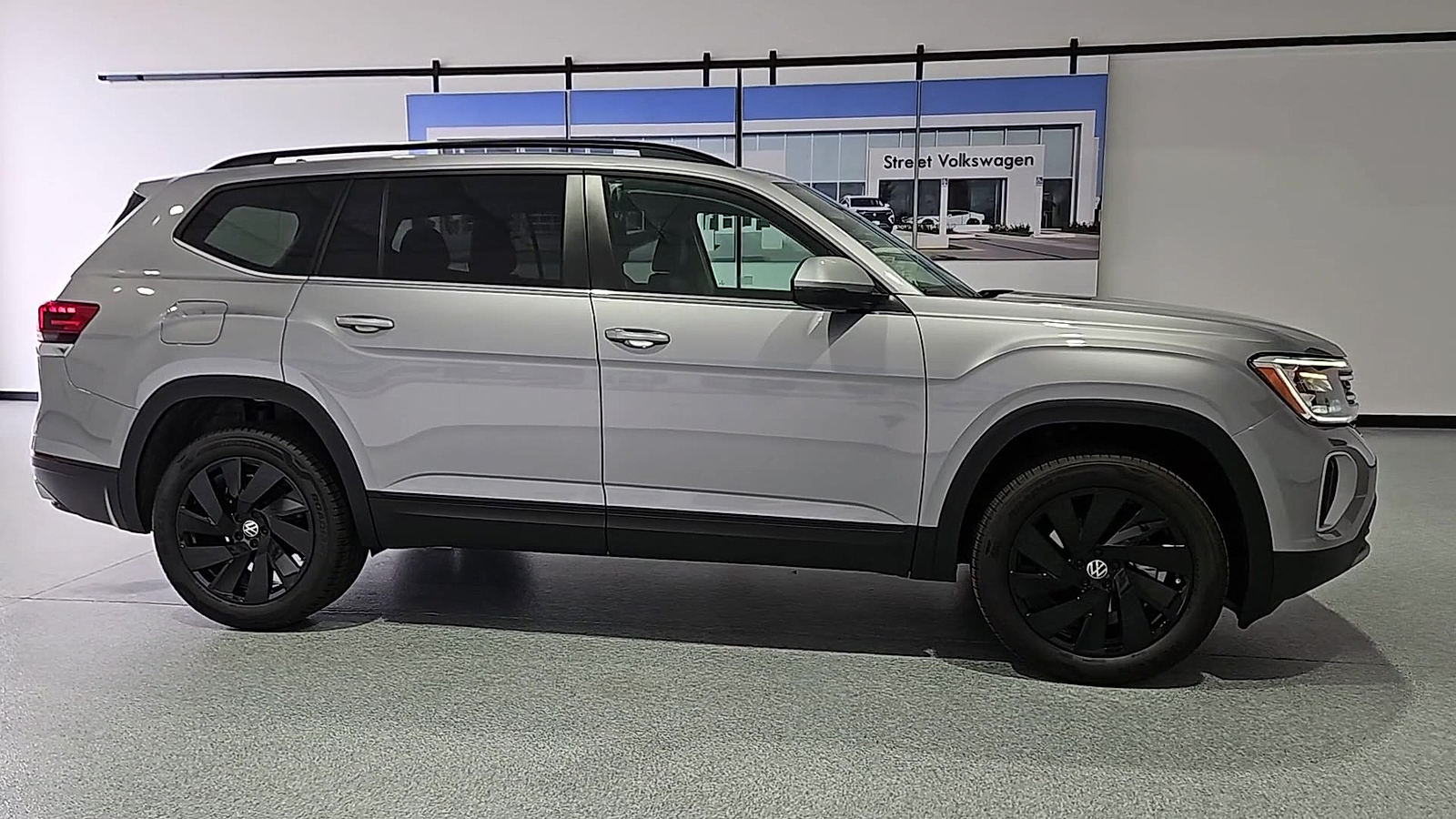 2026 Volkswagen Atlas photo 9 of 22