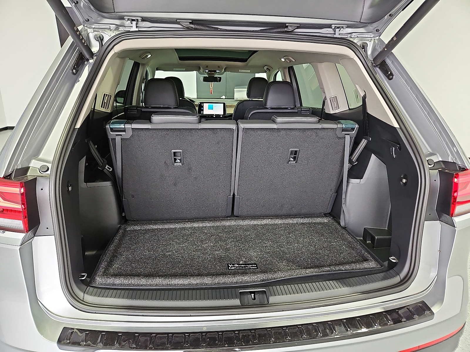 2026 Volkswagen Atlas photo 12 of 22