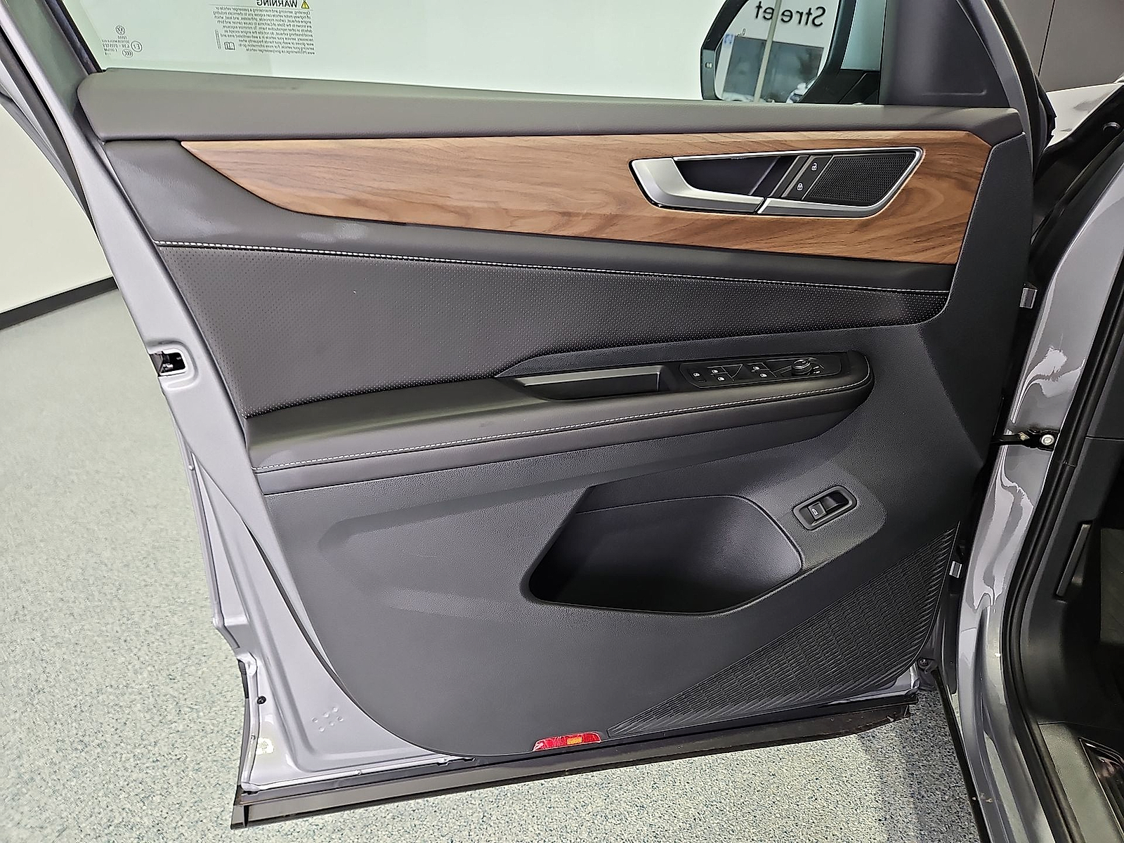 2026 Volkswagen Atlas photo 15 of 22