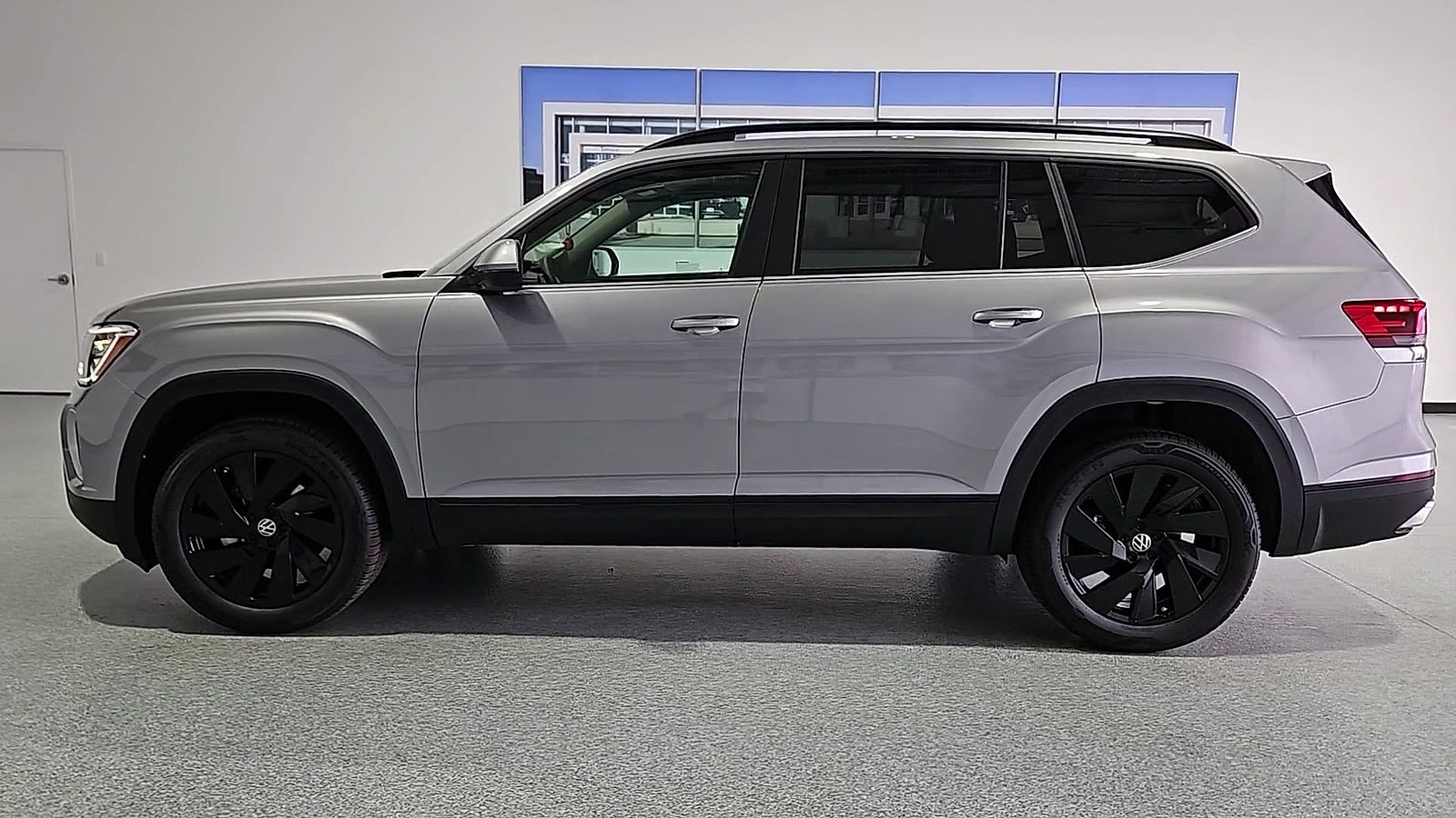 2026 Volkswagen Atlas photo 5 of 22