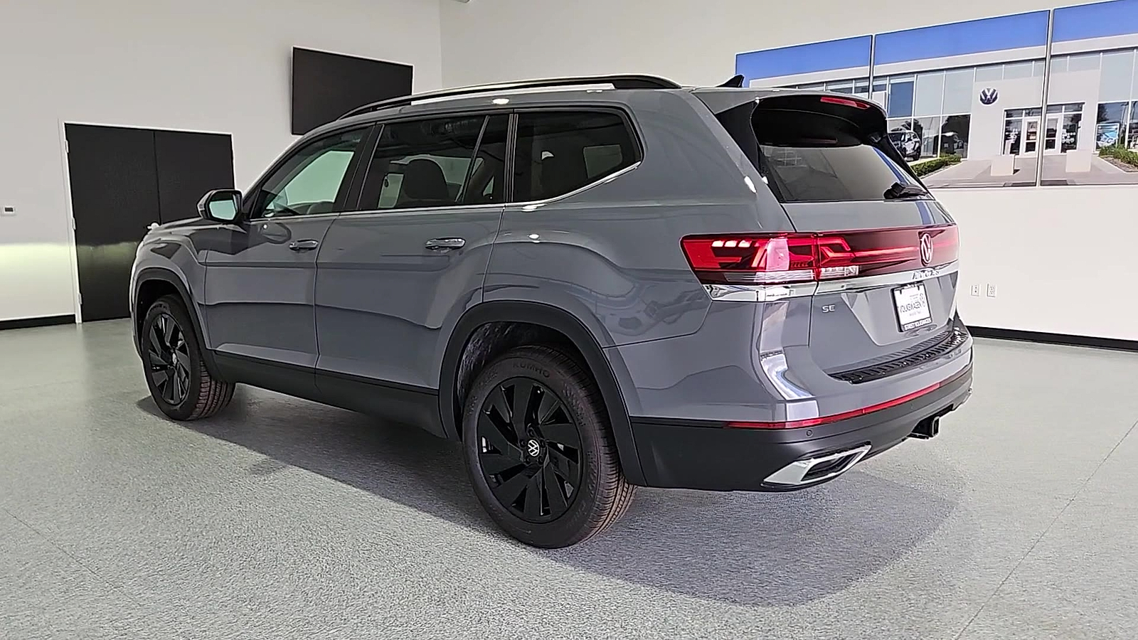 2026 Volkswagen Atlas photo 6 of 22