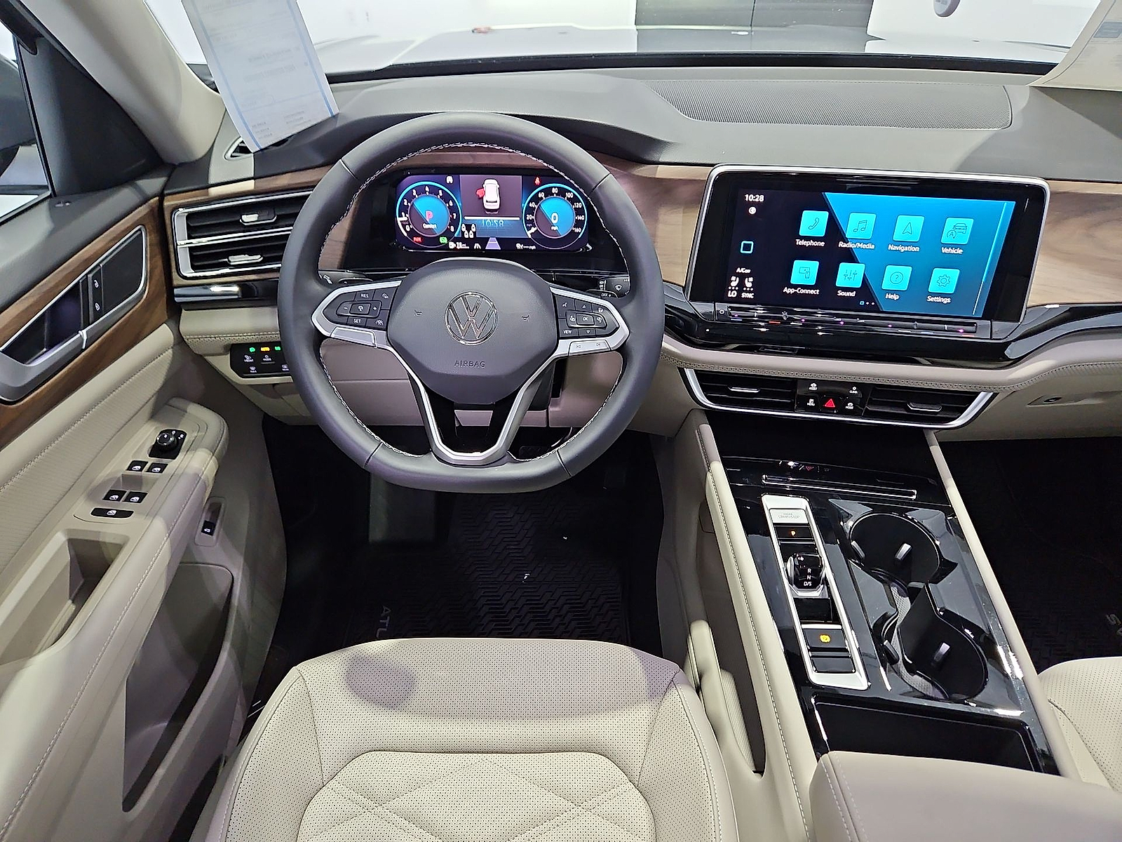 2026 Volkswagen Atlas photo 14 of 22