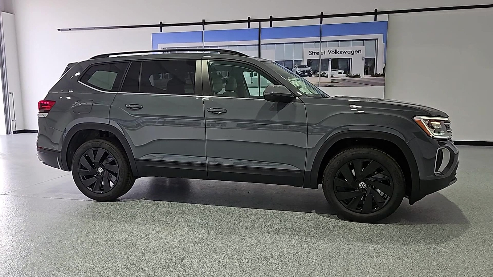 2026 Volkswagen Atlas photo 9 of 22