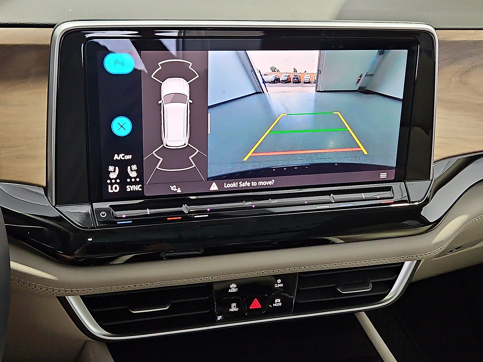2026 Volkswagen Atlas photo 18 of 22