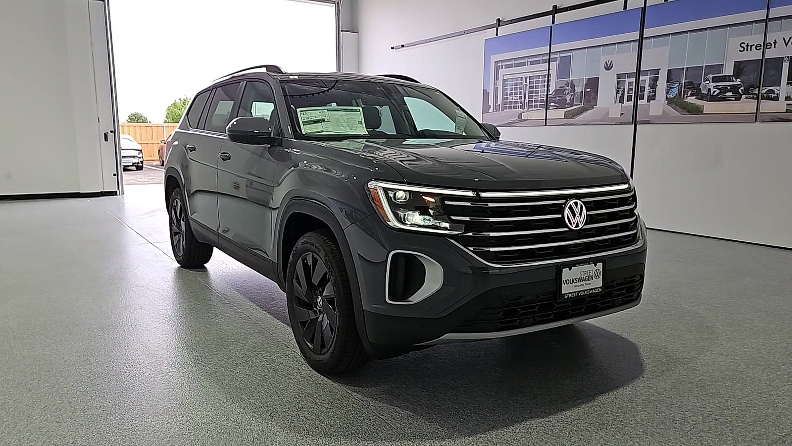 2026 Volkswagen Atlas photo 2 of 22
